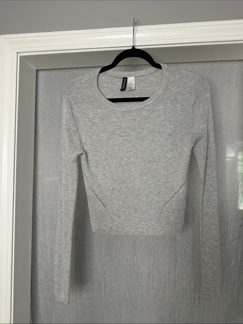 H & M Divided Light Heather Gray Ribbed Cropped Long Sleeve Top - Picture 1 of 4